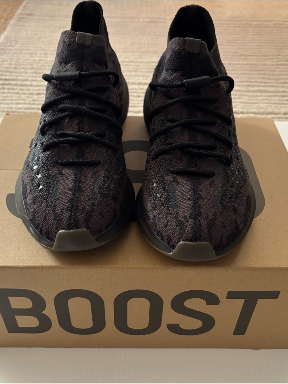 Men's Athletic Knit Lace-Up Sneakers in Dark Brown/Black